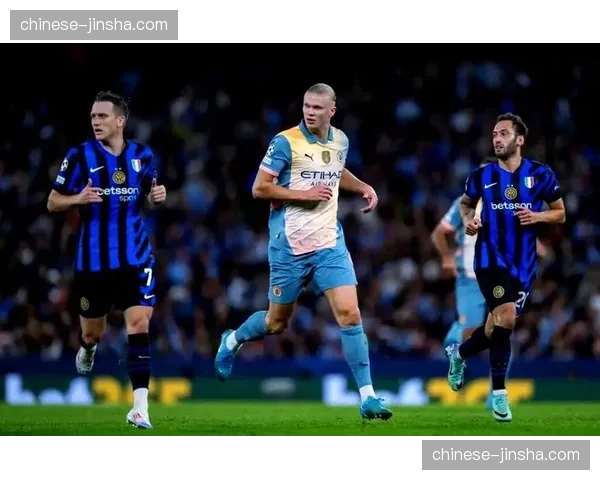 实时战报：曼城通过连续的边路小组配合，成功瓦解国米五人防线